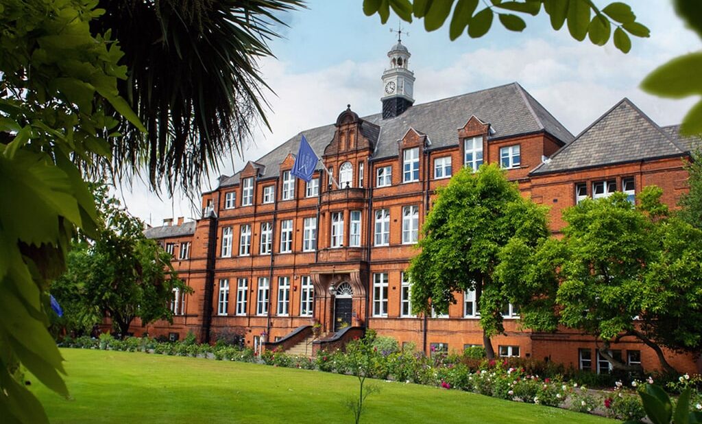 Alleyn’s School – A Detailed Assessment by Barker