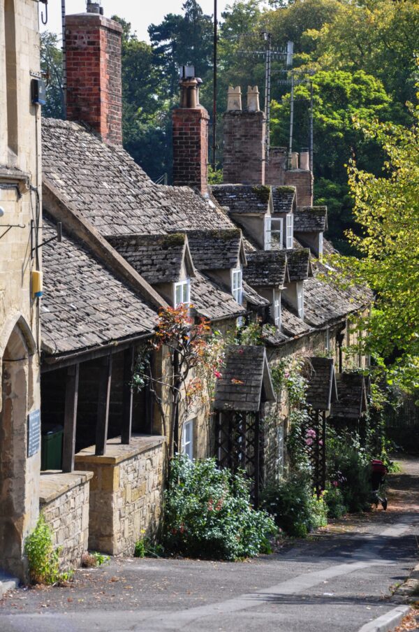 A row of cozy old houses in the Cotswolds