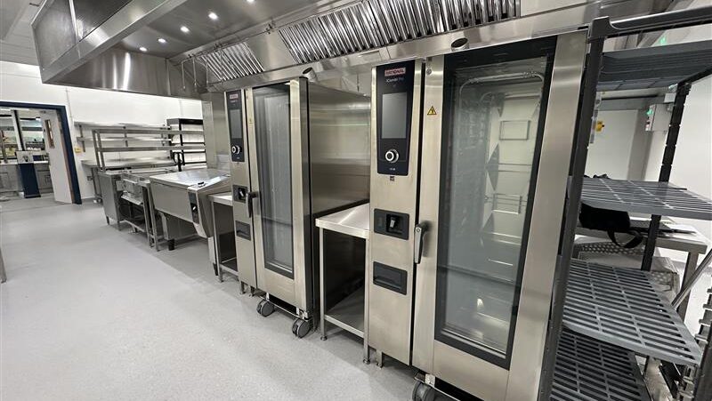 New kitchen equipment for a school kitchen